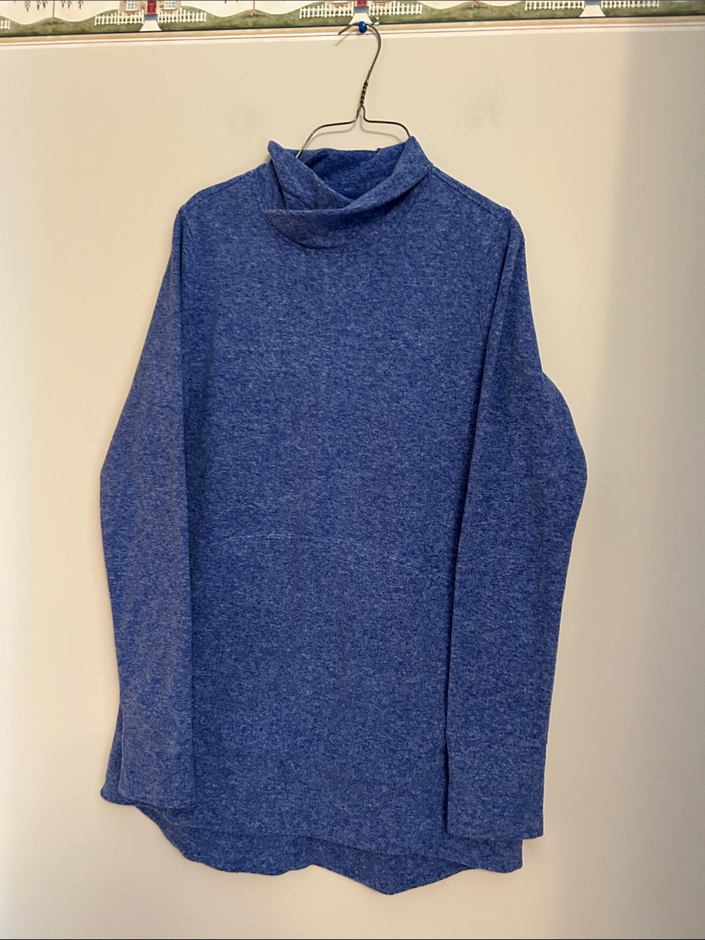 Duluth Trading Co 100% polyester blue sweater front pockets thumb holes size S
